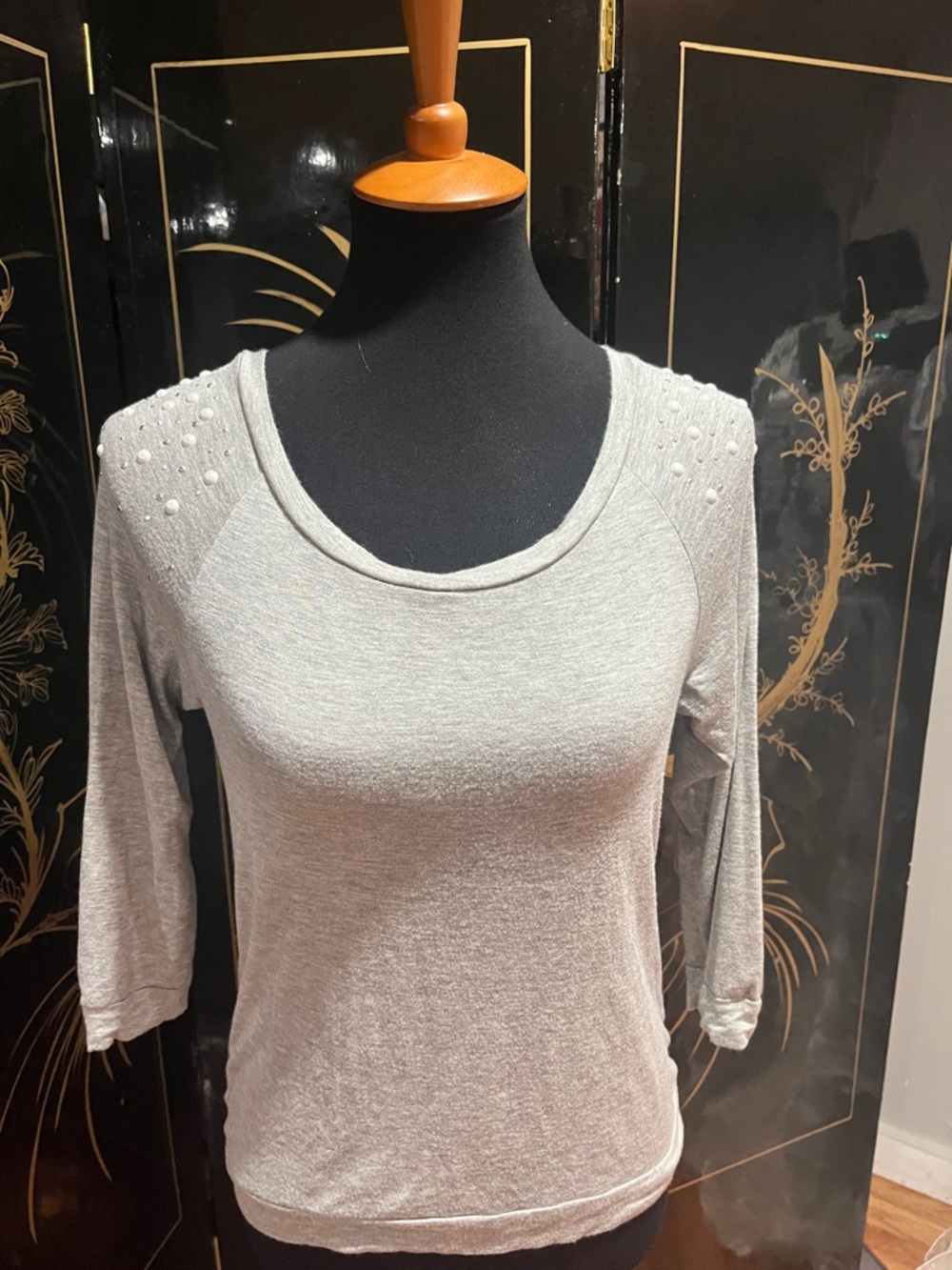 Ocasion Light Gray Pearl-Embellished 3/4 Sleeve Top